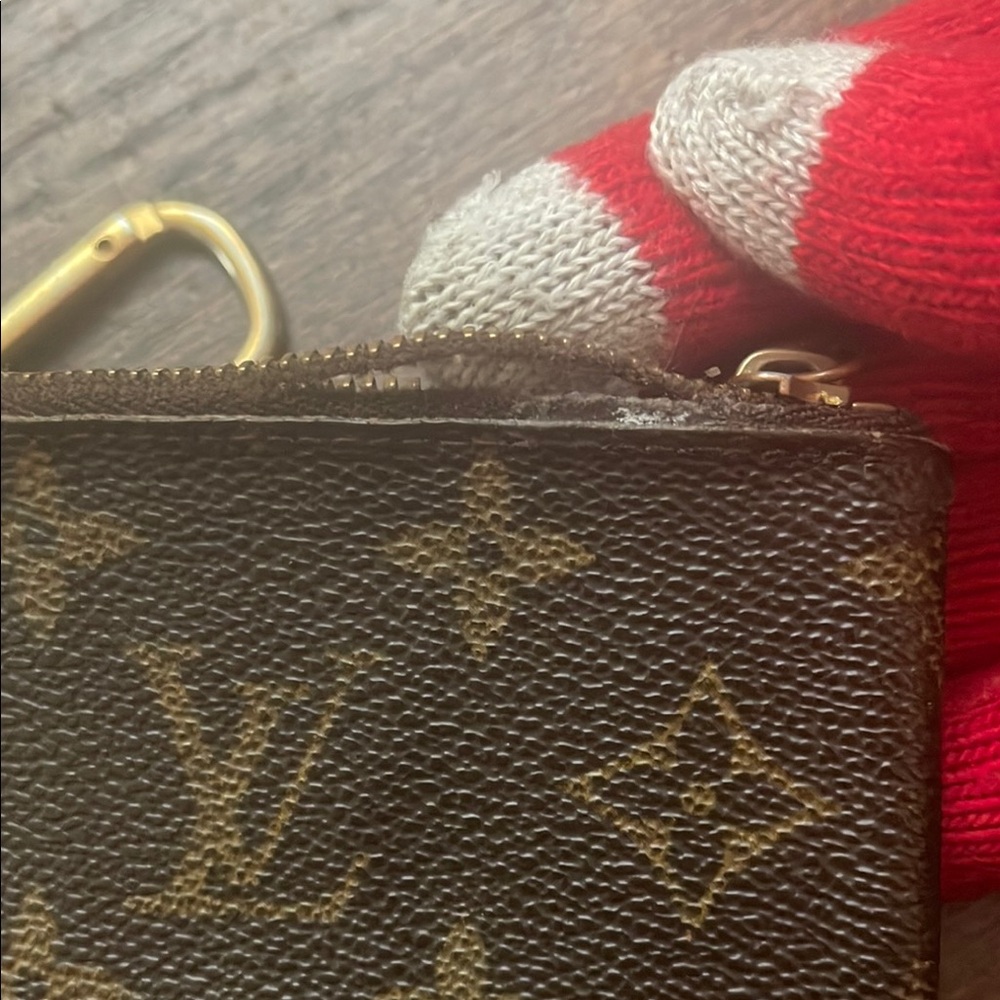 Louis Vuitton Monogram Key Pouch - Picture 2 of 9
